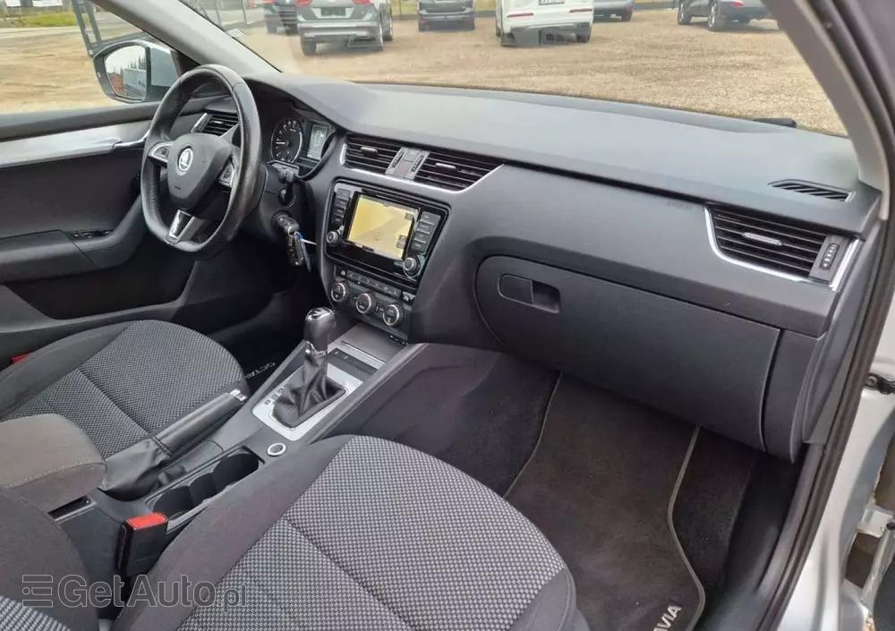 SKODA Octavia 1.6 TDI Edition DSG