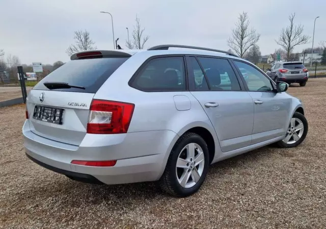 SKODA Octavia 1.6 TDI Edition DSG
