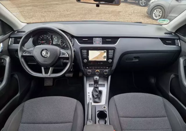 SKODA Octavia 1.6 TDI Edition DSG