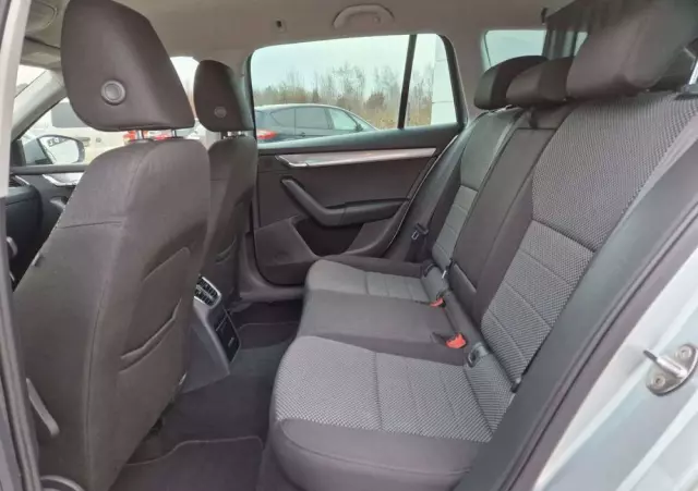 SKODA Octavia 1.6 TDI Edition DSG