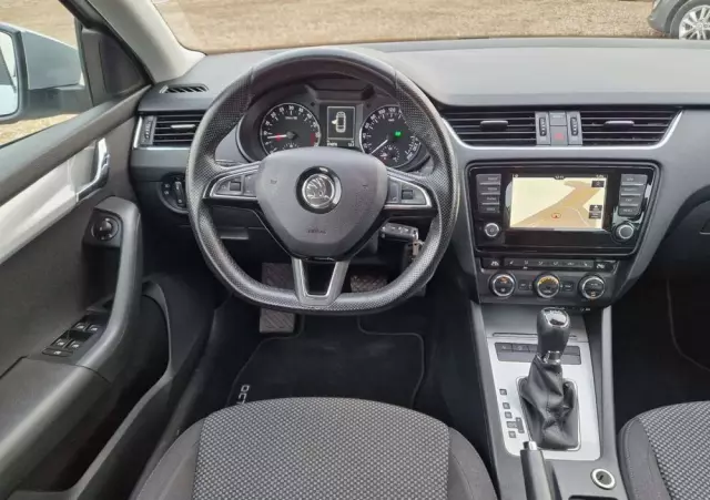 SKODA Octavia 1.6 TDI Edition DSG