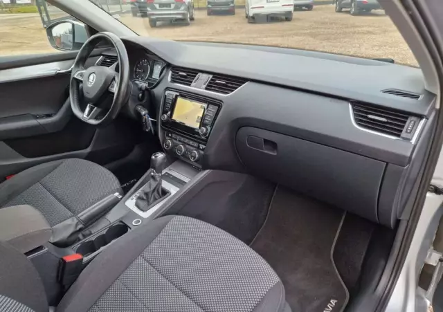 SKODA Octavia 1.6 TDI Edition DSG