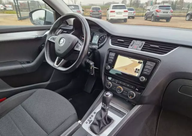 SKODA Octavia 1.6 TDI Edition DSG