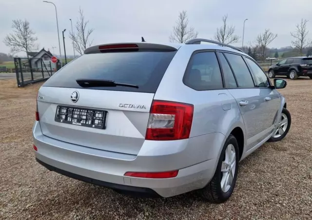 SKODA Octavia 1.6 TDI Edition DSG