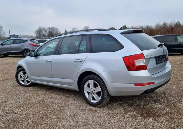 SKODA Octavia 1.6 TDI Edition DSG