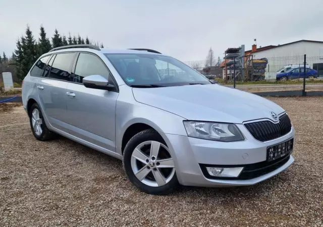 SKODA Octavia 1.6 TDI Edition DSG