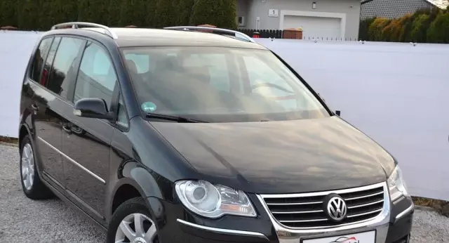 VOLKSWAGEN Touran 