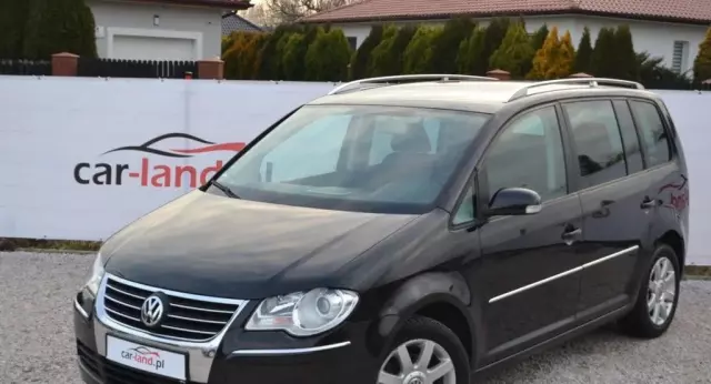 VOLKSWAGEN Touran 