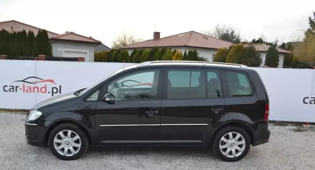 VOLKSWAGEN Touran 