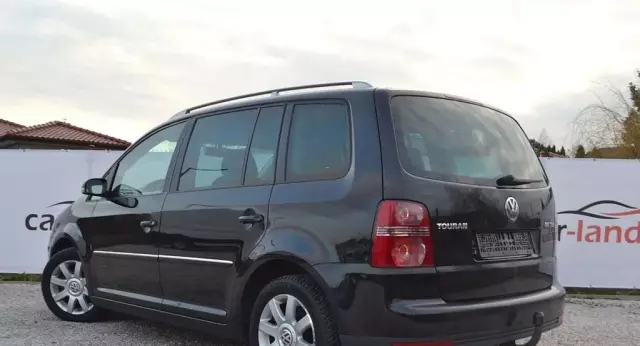 VOLKSWAGEN Touran 