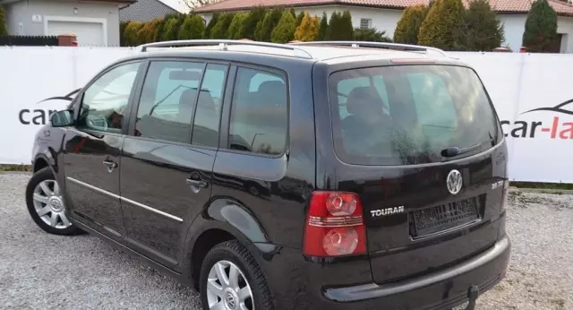 VOLKSWAGEN Touran 