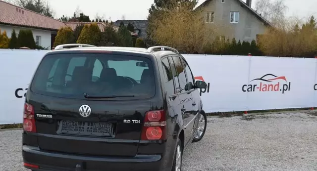 VOLKSWAGEN Touran 