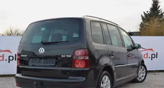 VOLKSWAGEN Touran 