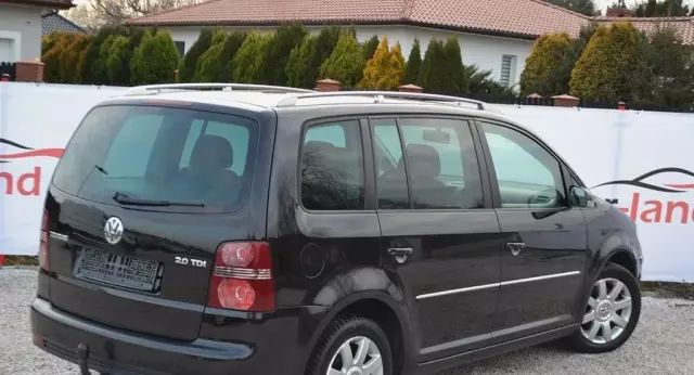 VOLKSWAGEN Touran 