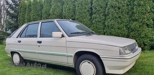 RENAULT R 11 