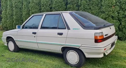 RENAULT R 11 