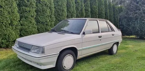 RENAULT R 11 