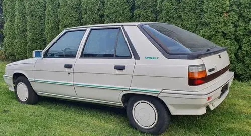 RENAULT R 11 