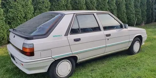 RENAULT R 11 