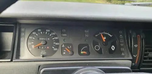 RENAULT R 11 