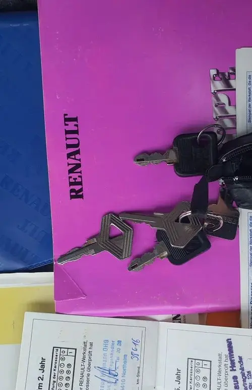 RENAULT R 11 