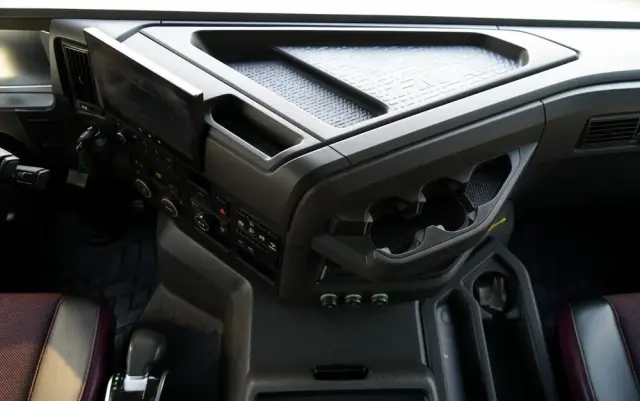 VOLVO FMX 460 / 8x4 / WYWROTKA TYLNOZSYPOWA / MEILLER KIPPER  / EURO 6 / 