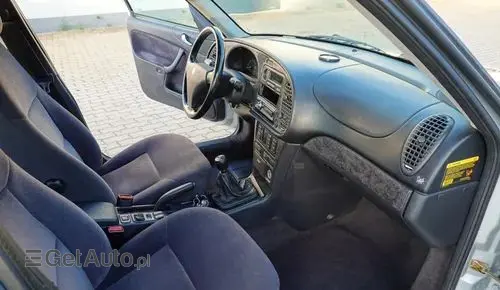 SAAB 900 