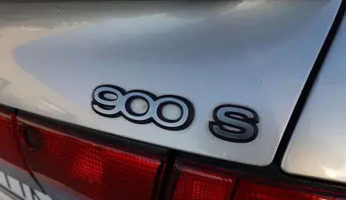 SAAB 900 