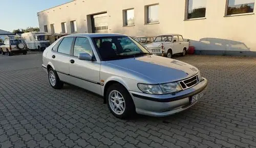 SAAB 900 