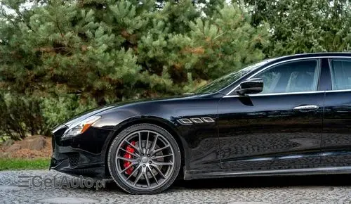 MASERATI Quattroporte 