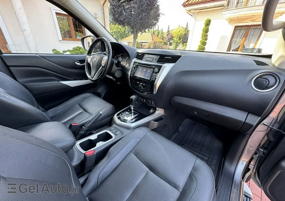 NISSAN Navara 