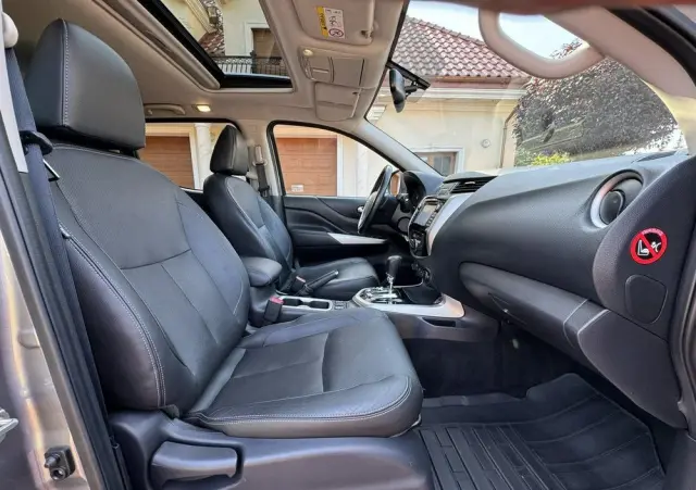 NISSAN Navara 