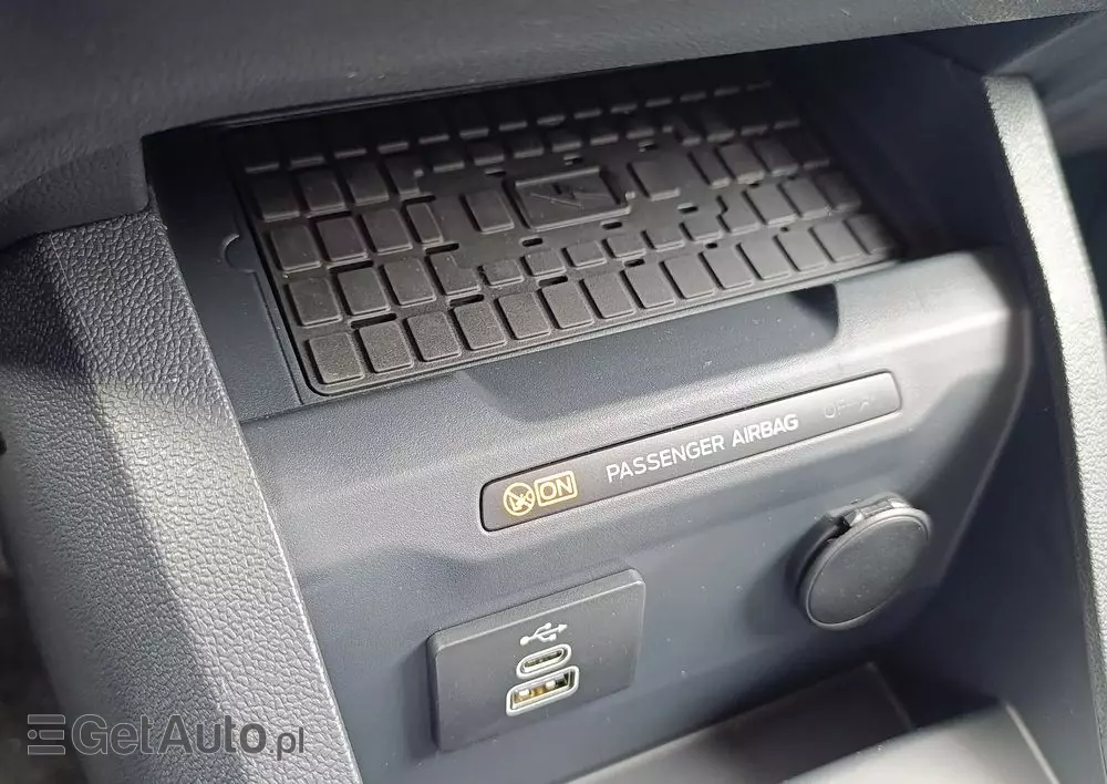 FORD Tourneo Courier 1.0 EcoBoost Titanium