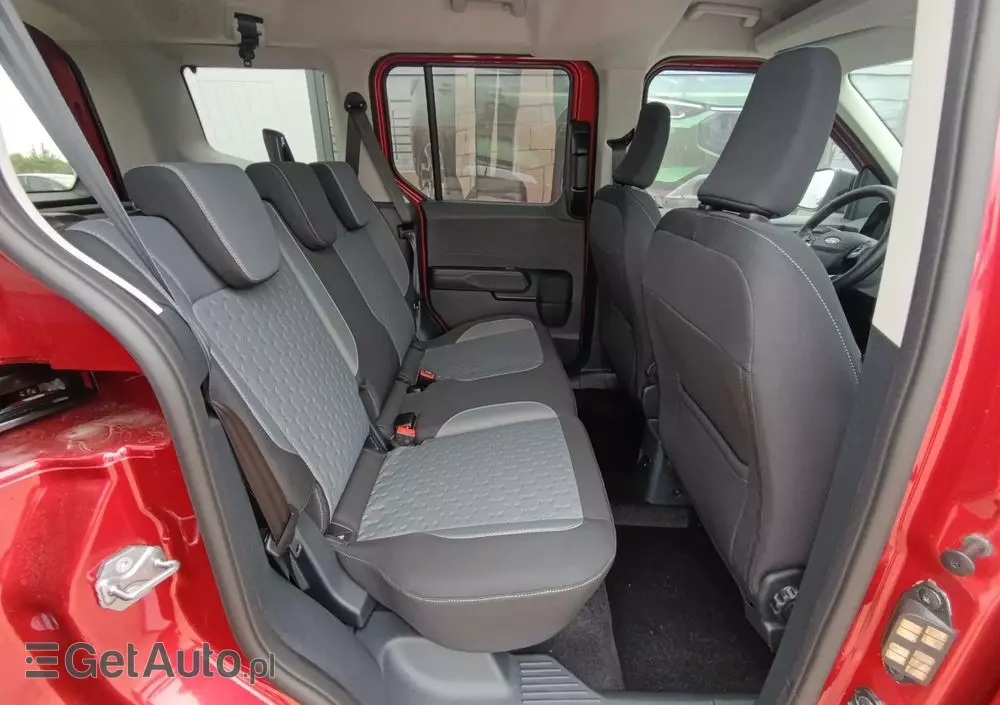 FORD Tourneo Courier 1.0 EcoBoost Titanium