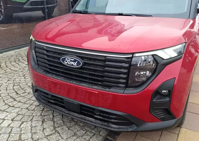 FORD Tourneo Courier 1.0 EcoBoost Titanium