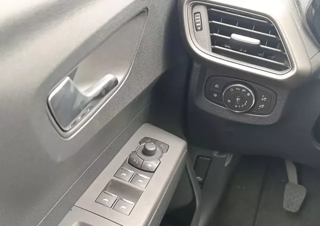 FORD Tourneo Courier 1.0 EcoBoost Titanium