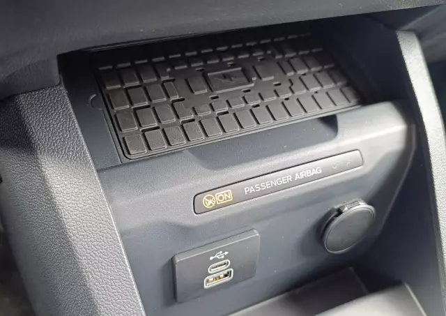 FORD Tourneo Courier 1.0 EcoBoost Titanium