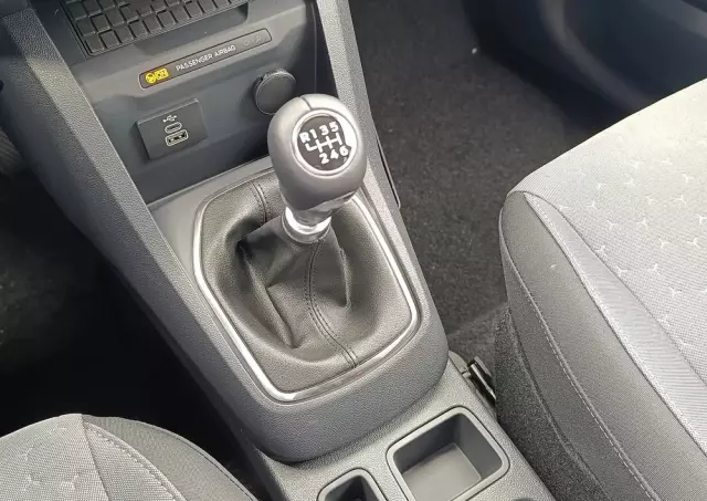 FORD Tourneo Courier 1.0 EcoBoost Titanium