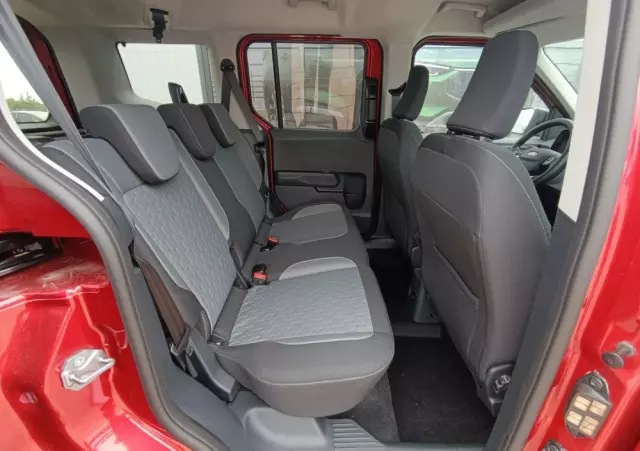 FORD Tourneo Courier 1.0 EcoBoost Titanium