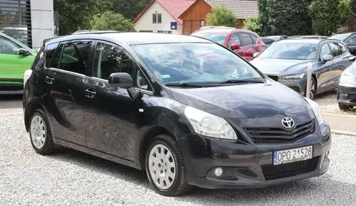 TOYOTA Verso 