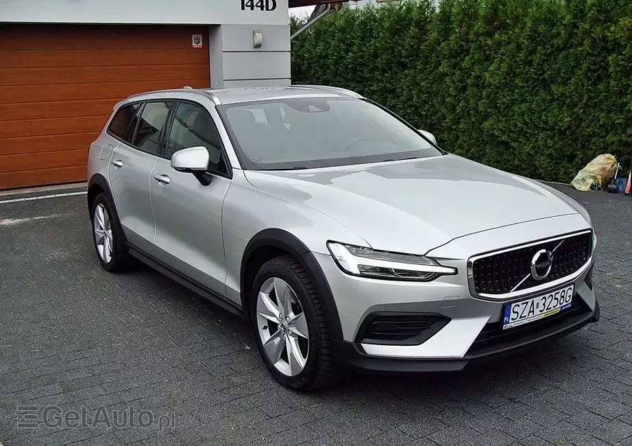 VOLVO V60 Cross Country D3 Geartronic Momentum