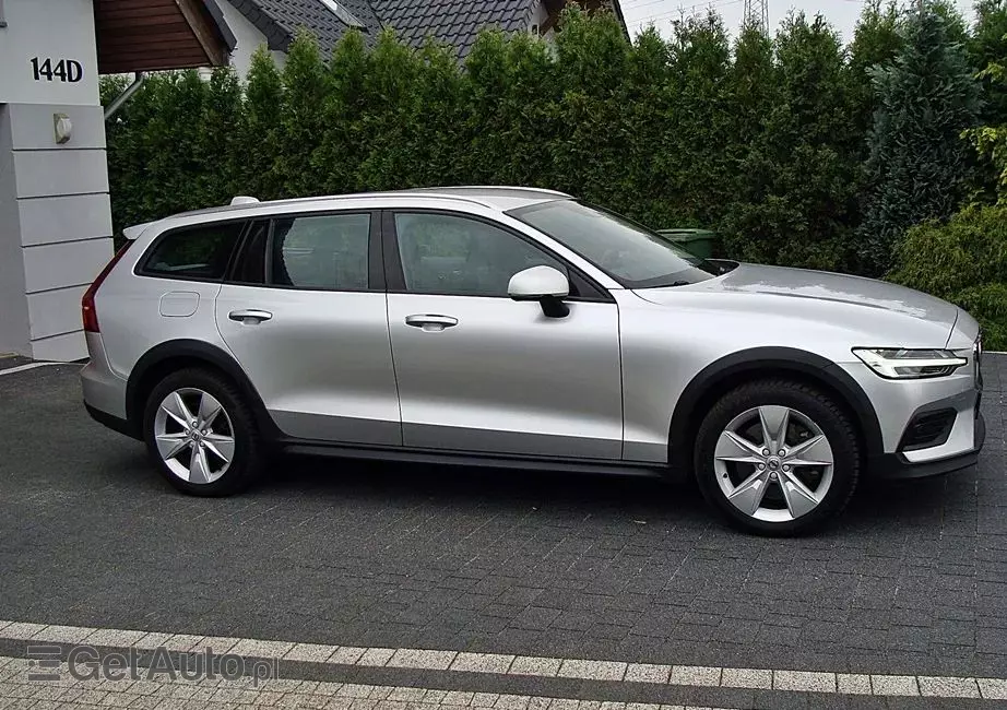VOLVO V60 Cross Country D3 Geartronic Momentum