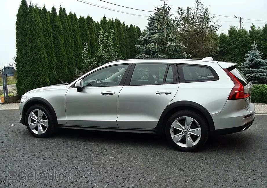 VOLVO V60 Cross Country D3 Geartronic Momentum