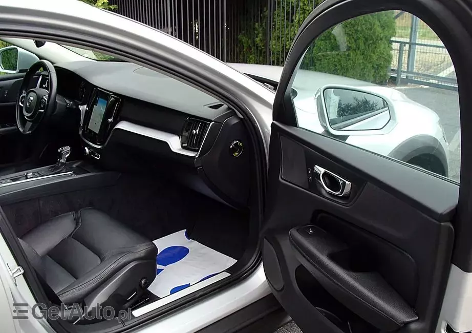 VOLVO V60 Cross Country D3 Geartronic Momentum