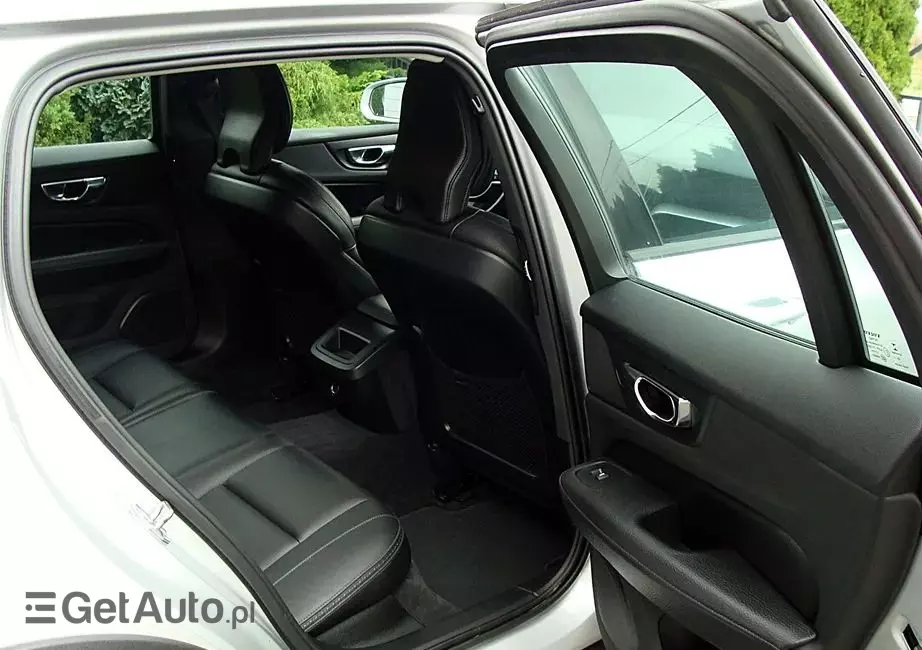 VOLVO V60 Cross Country D3 Geartronic Momentum