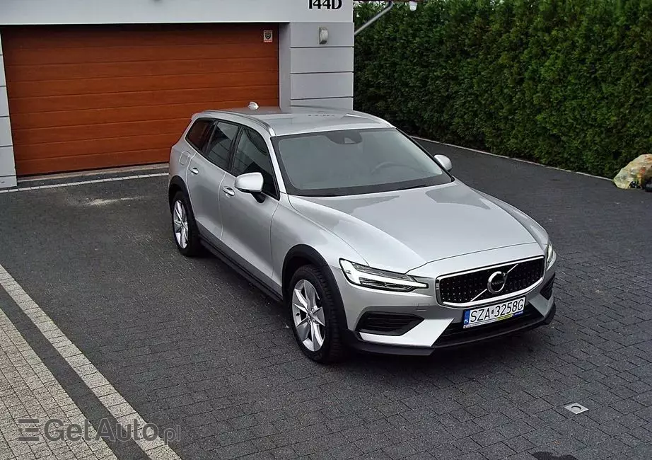 VOLVO V60 Cross Country D3 Geartronic Momentum