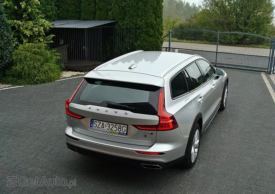 VOLVO V60 Cross Country D3 Geartronic Momentum