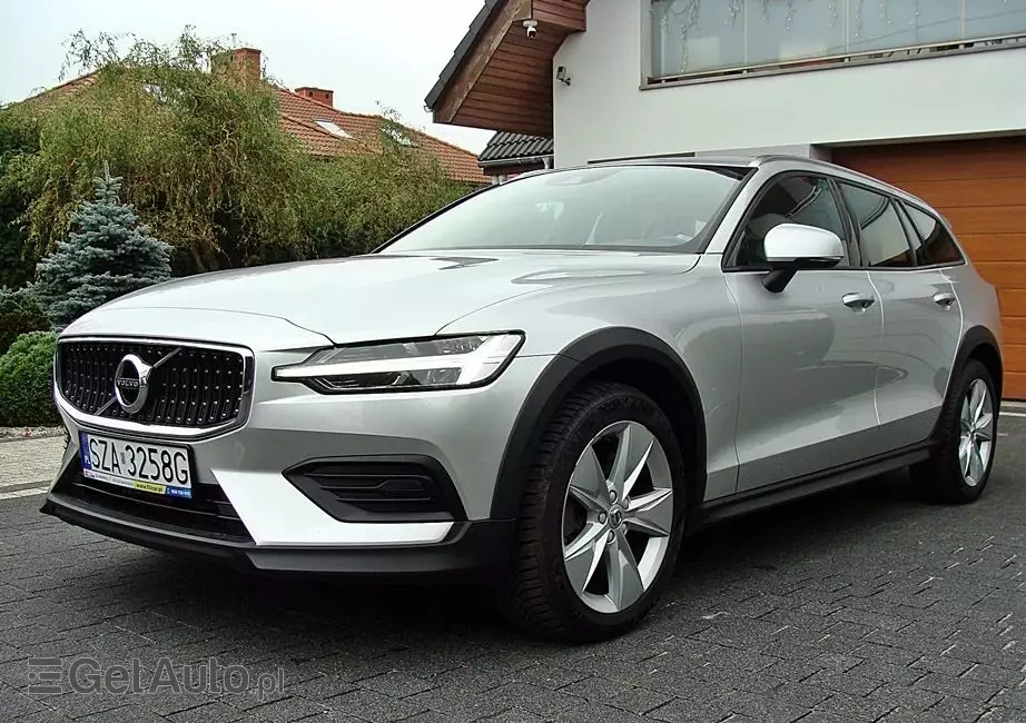 VOLVO V60 Cross Country D3 Geartronic Momentum