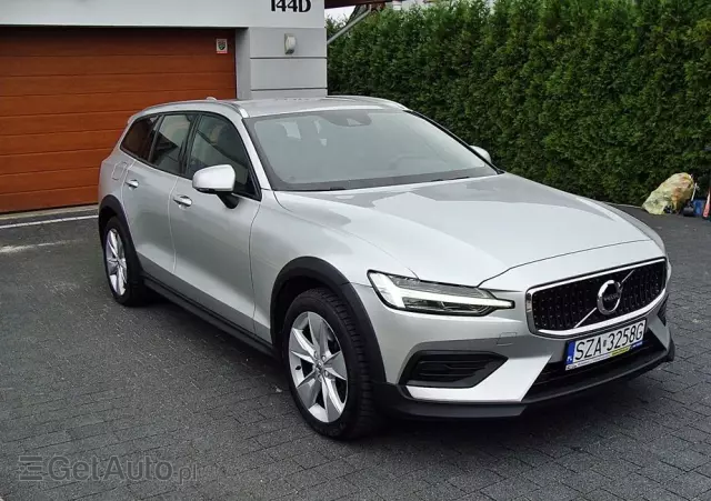 VOLVO V60 Cross Country D3 Geartronic Momentum