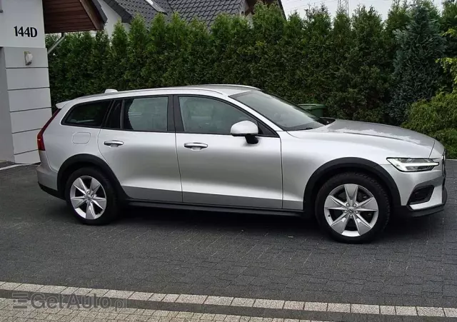 VOLVO V60 Cross Country D3 Geartronic Momentum